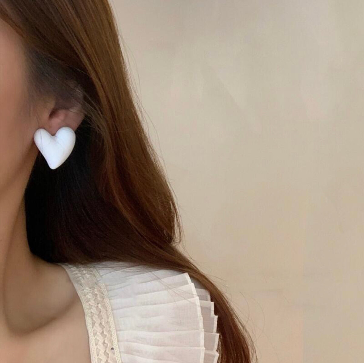 Серьги пусеты Стайл Групп, размер 26 мм, белый в золоте — фото 1