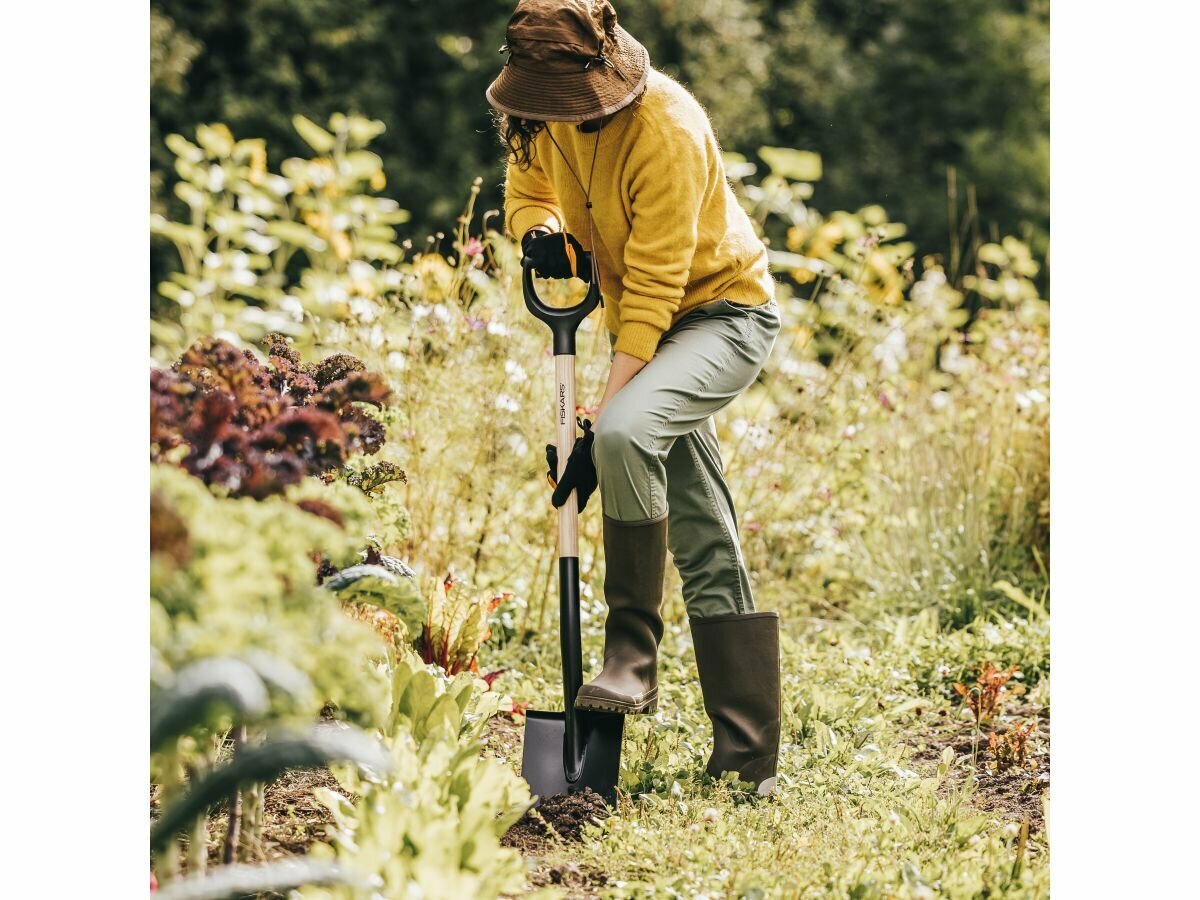 Лопата штыковая деревянная Solid FISKARS (длина:1085мм, ширина:180мм) - фотография № 2