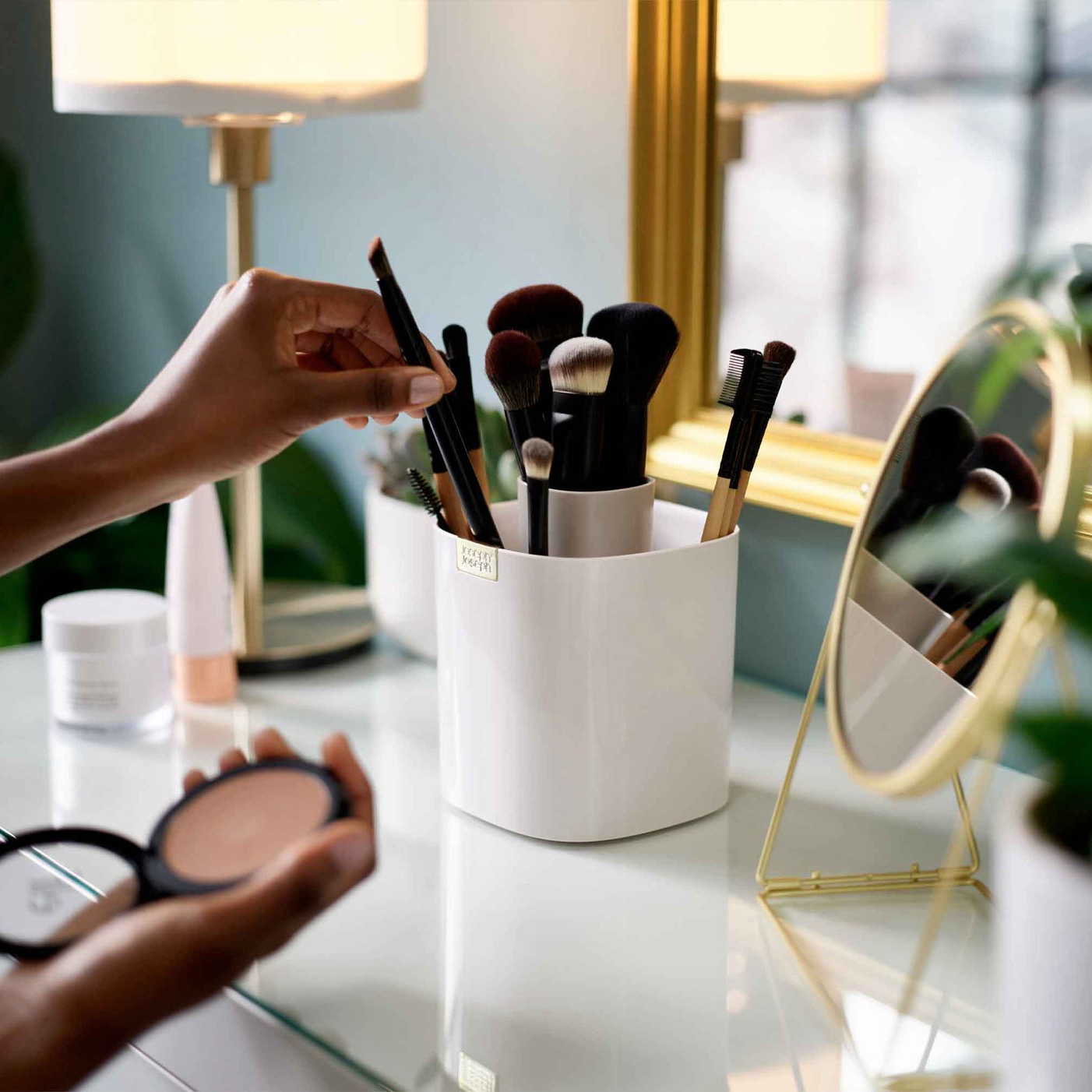 фото Органайзер для кистей для макияжа Joseph Joseph Viva