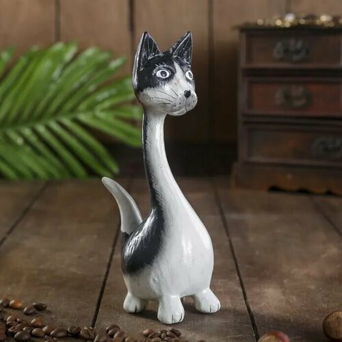 Сувенирный кот с длинной шеей деревянный