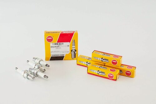 Изображение товара Свеча зажигания комплект 4 шт. HYUNDAI Sonata Santa Fe (1,8/2,0/2,4) / Хендай Соната Санта Фе ; 1881111061 BPR6ES-11