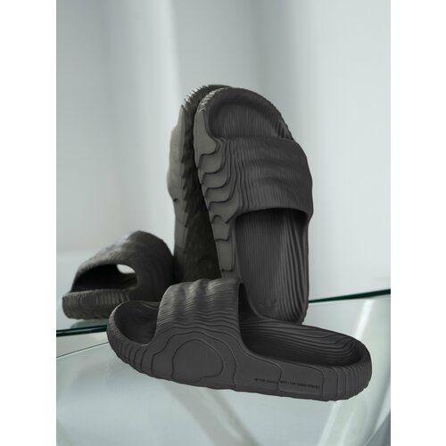 фото Шлепанцы adidas, размер 6us (38ru), черный