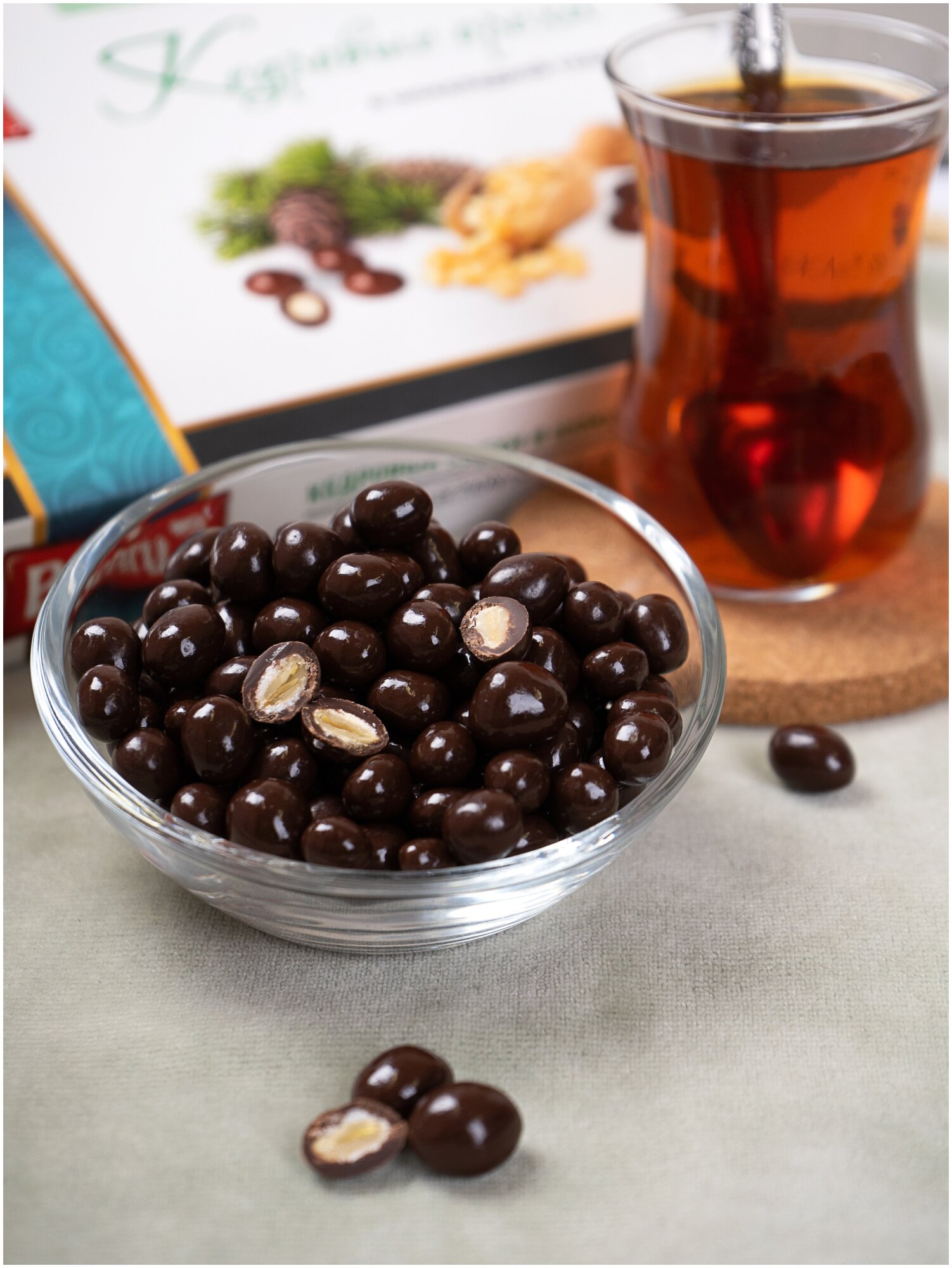 Кедровые орехи в шоколадной глазури, 300 гр - фотография № 1