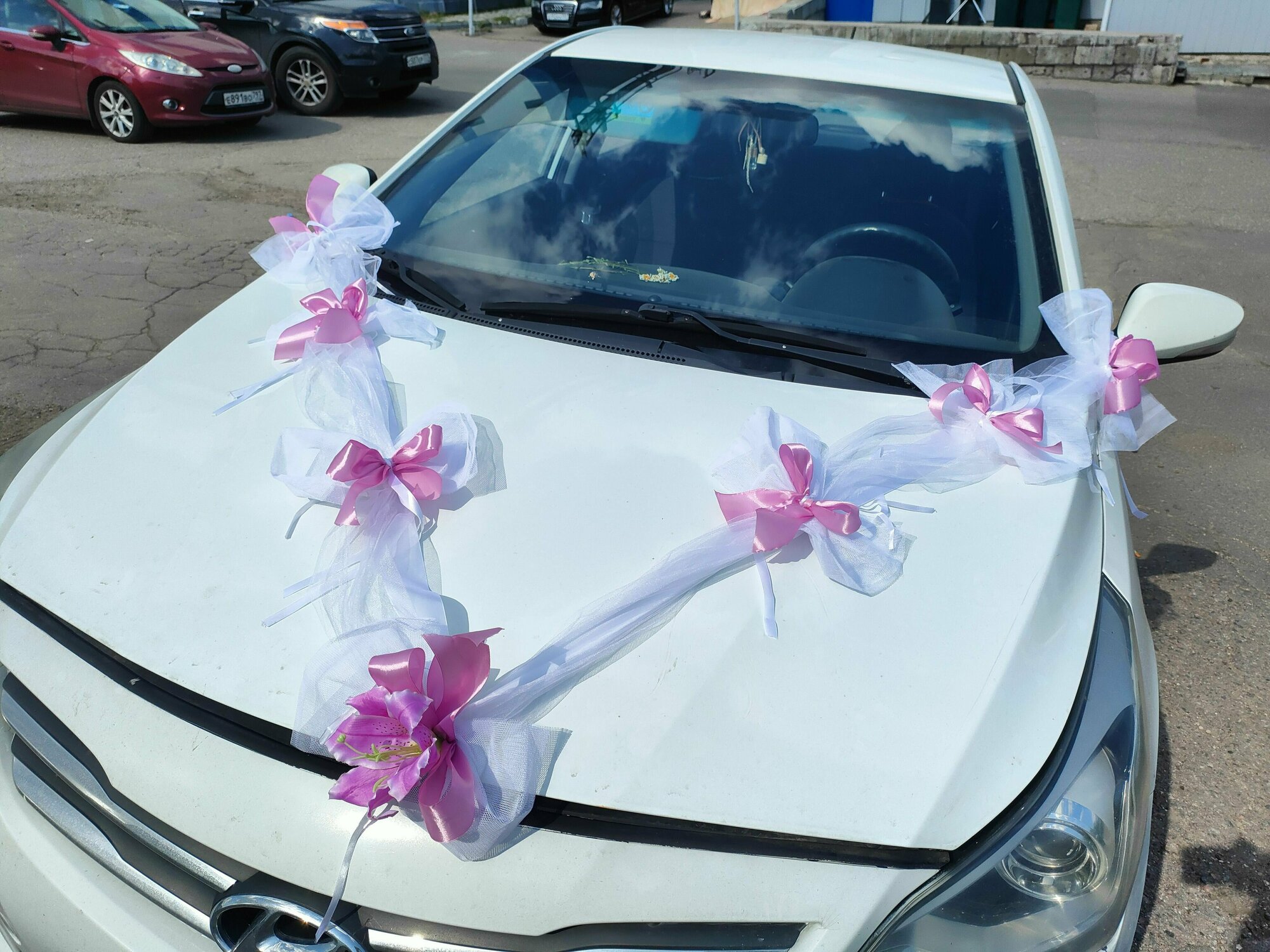 Свадебная лента на машину с бантами и цветком (Крепления в комплекте)