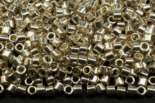 Изображение товара Бисер японский MIYUKI Delica цилиндр 10/0 DBM-0035 серебро, гальванизированный, 5 грамм