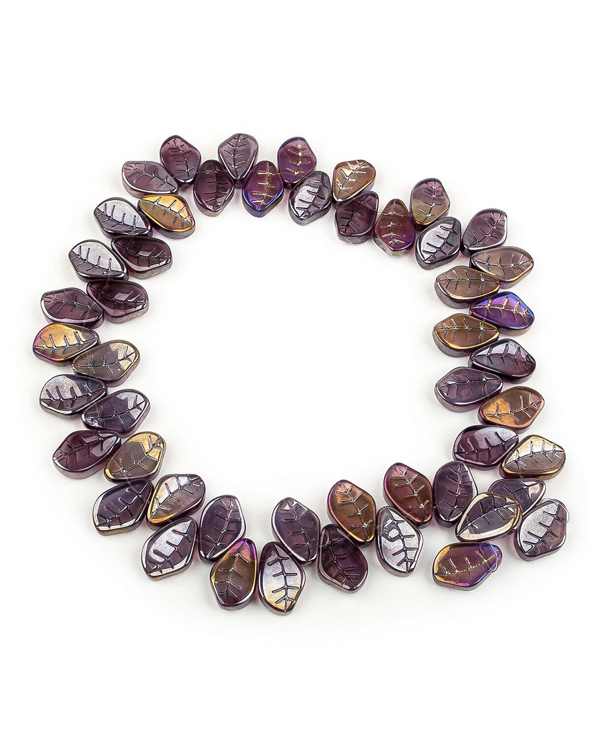 Бусины стеклянные прозрачные в форме листиков с радужным покрытием размер: 14х10х35 мм цвет: темный аметист длина нити: 32 см (49-50 бусин)