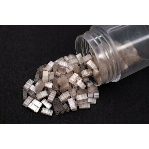 Бисер японский MIYUKI Half TILA #2553 светлый серо-бежевый, шелк/сатин, 5 грамм