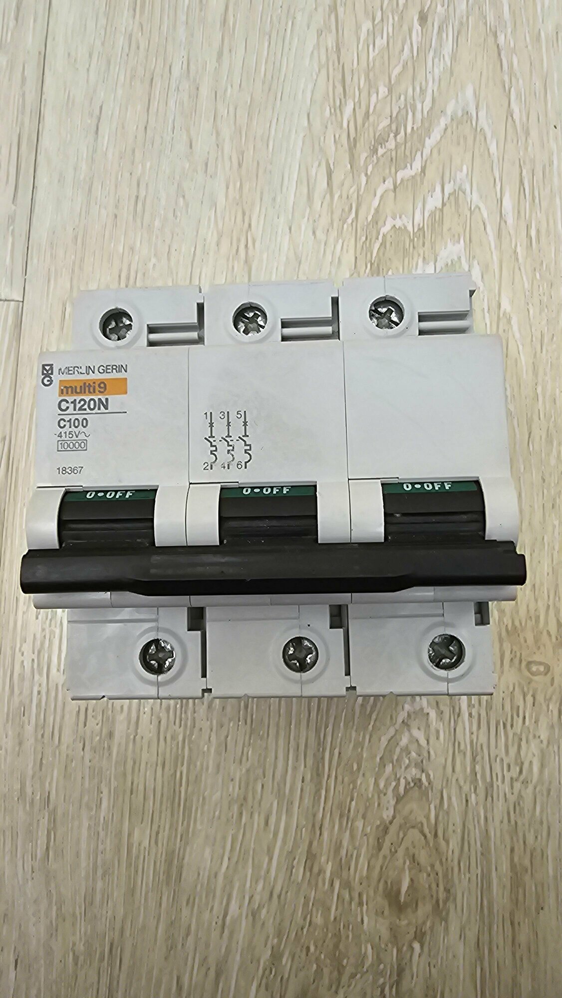 Автоматический модульный выключатель Schneider Electric 3полюса C 100А 10кА Multi9 C120N 18367