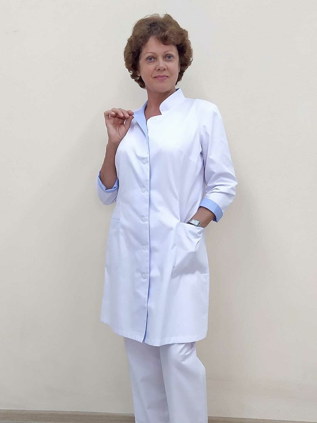 Халат женский, производитель Фабрика швейных изделий №3, модель М-611, рост 164, размер 48, цвет белый с голубой отделкой