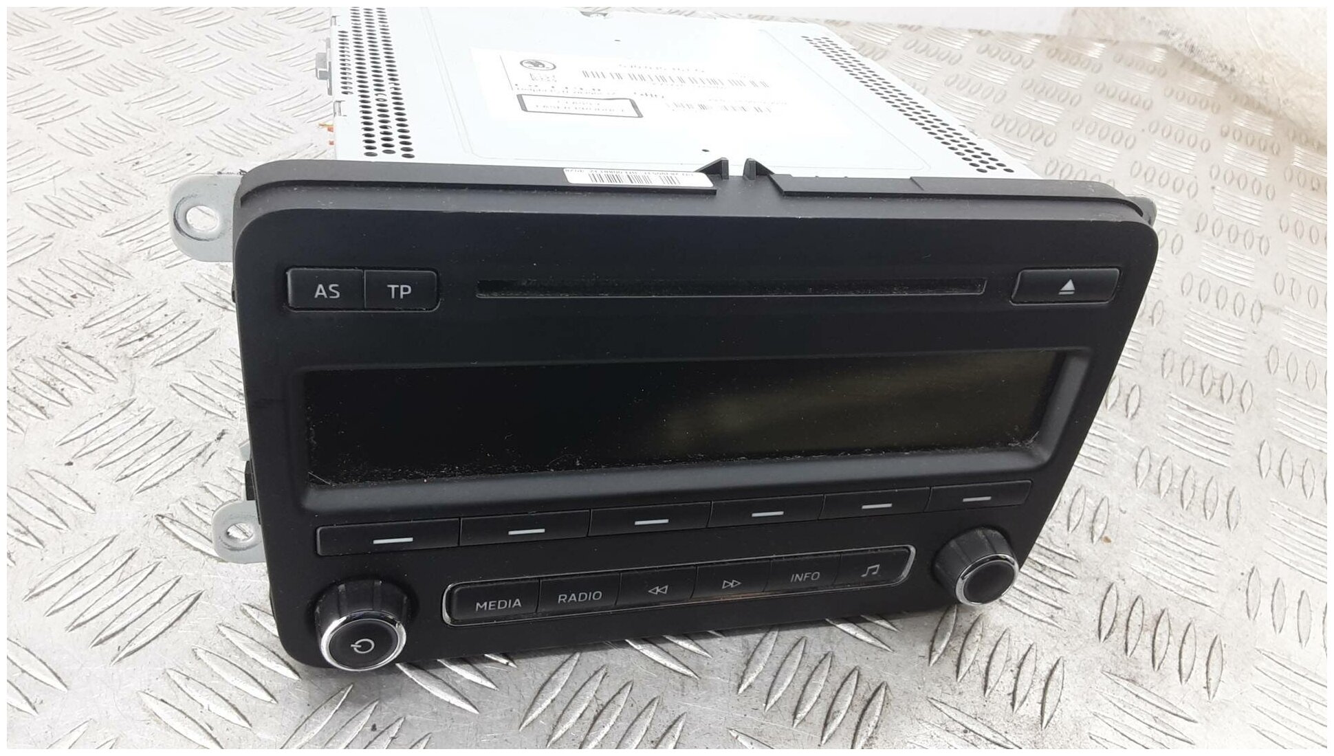 Предохранитель магнитолы шкода фабия 2 5J0035152A Купить Магнитола Skoda Blues, 2 DIN купить в интернет-магазине REM.