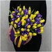 Букет цветов из 51 желтого тюльпана и синего ириса в шляпной коробке