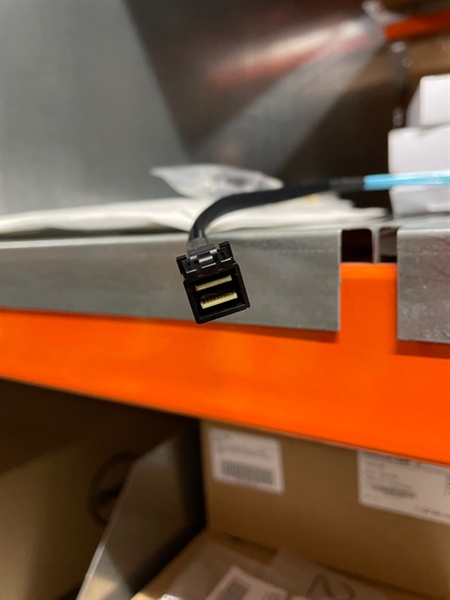 Кабель Noname Cable SFF-8643 - 4*SATA (MiniSAS HD -to- 4*SATA), 0.5m (analog LSI00410, LSI00409, 2279800-R)