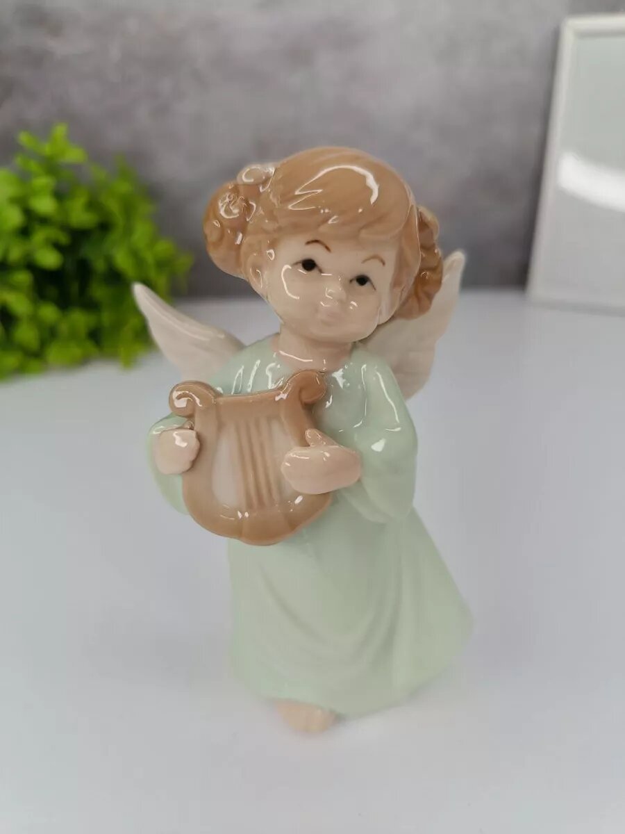 Фигурка декоративная коллекционная Малышка ангелочек с лирой 10.5 см