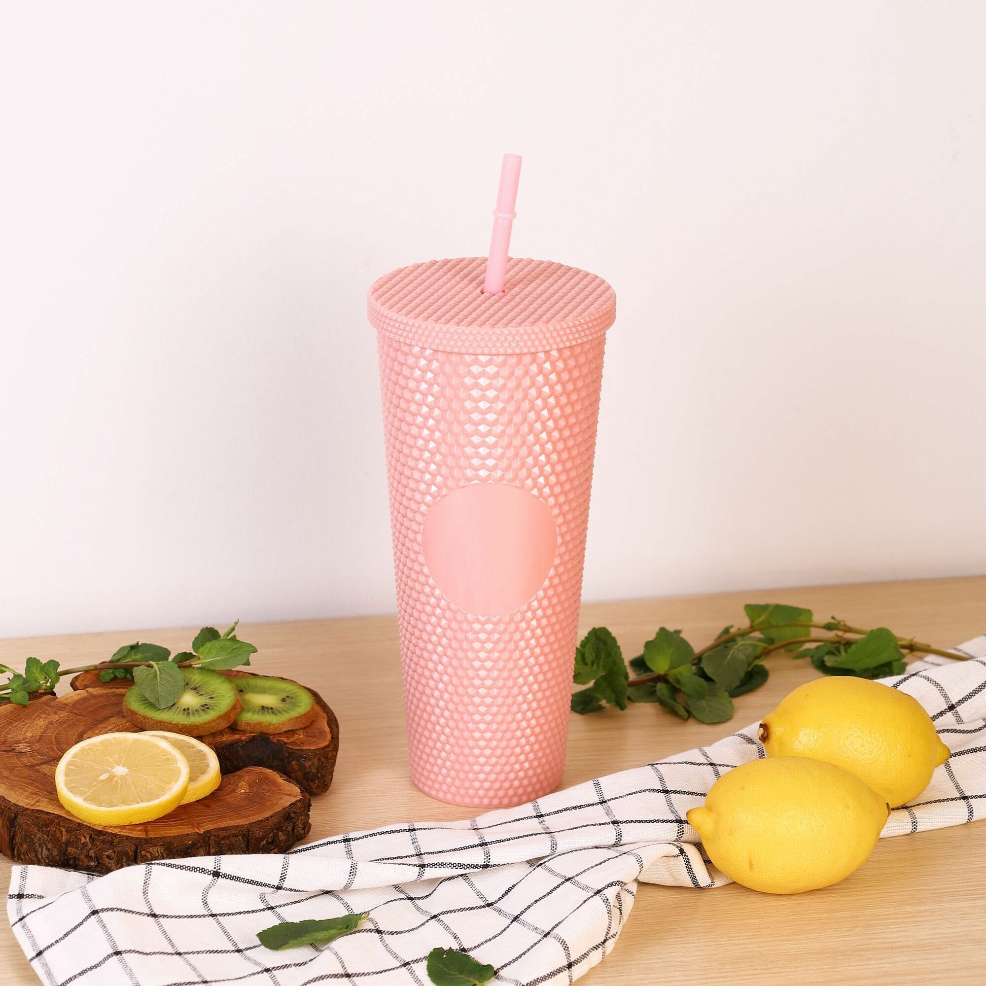 Стакан для напитков с крышкой и трубочкой светло-розовый / 700 мл; Moda Decor — фото 1