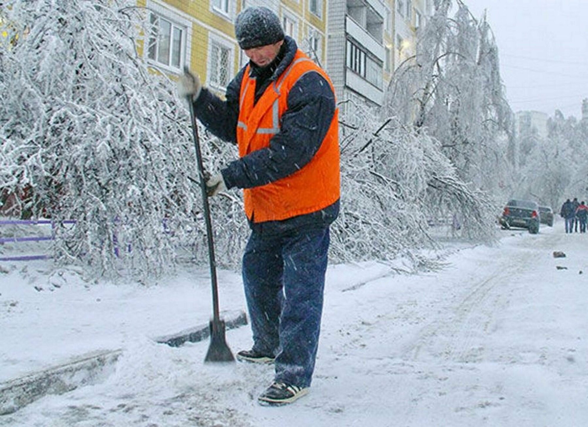 Ледоруб прямоугольной формы с приваренным металлическим черенком, размер рабочей части 200х100мм - фотография № 5