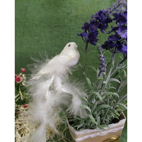 Птичка белая-голубь на прищепке, фигурка сувенирная для свадебного декора. Символ мира.