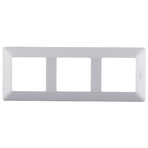 Рамка Valena LIFE 754133 трехместная универсальная алюминий