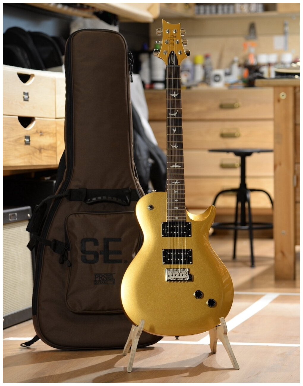 PRS SE SANTANA SINGLECUT TREM EGYPTIAN GOLD - Электрогитара с чехлом