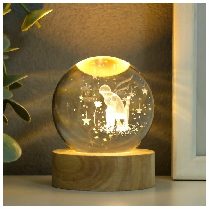 фото Светильник сувенир стекло подсветка "Мальчик и роза" d6 см подставка деревянная