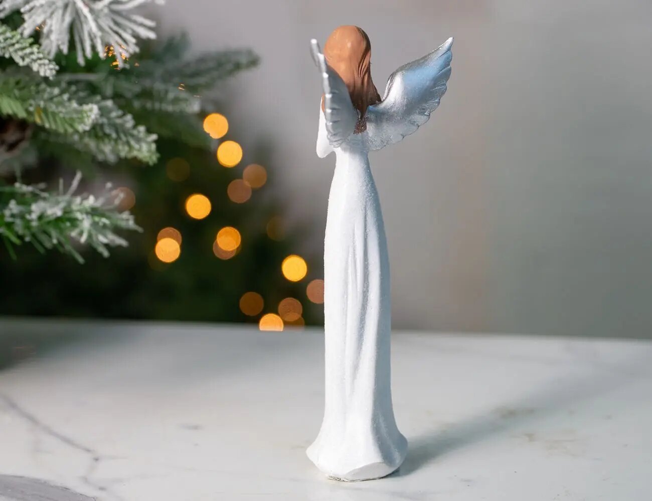 Статуэтка девушка ангел с серебряными крыльями стоящая полистоун в ассортименте Koopman International