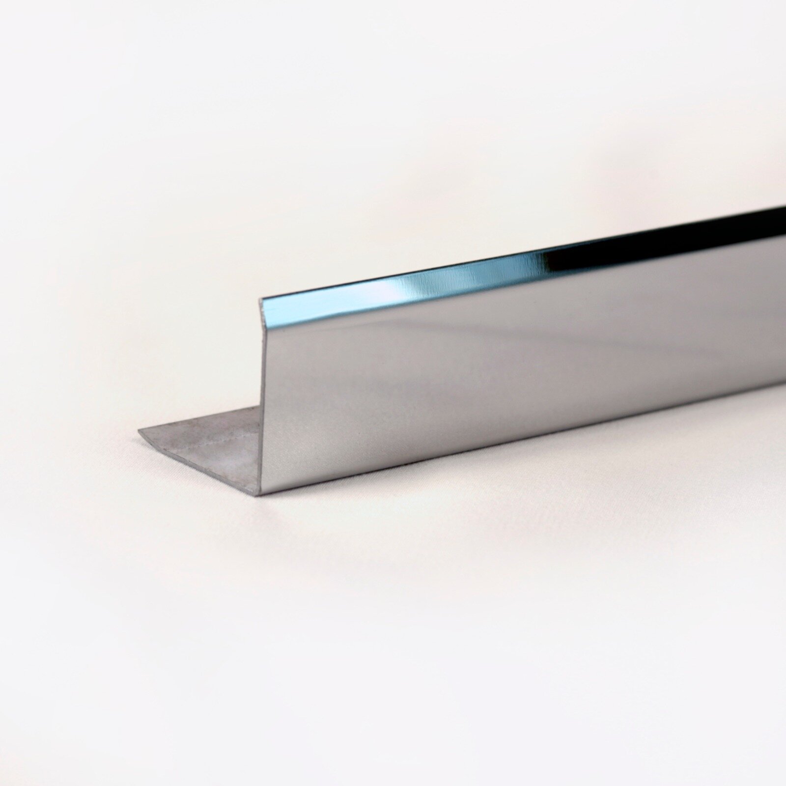 Наружный угол из нержавеющей стали полировка 20х20х3000мм L-2