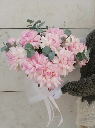 Изображение товара Букет / Французская роза, Эвкалипт / цвет розовый, зеленый / 13 шт