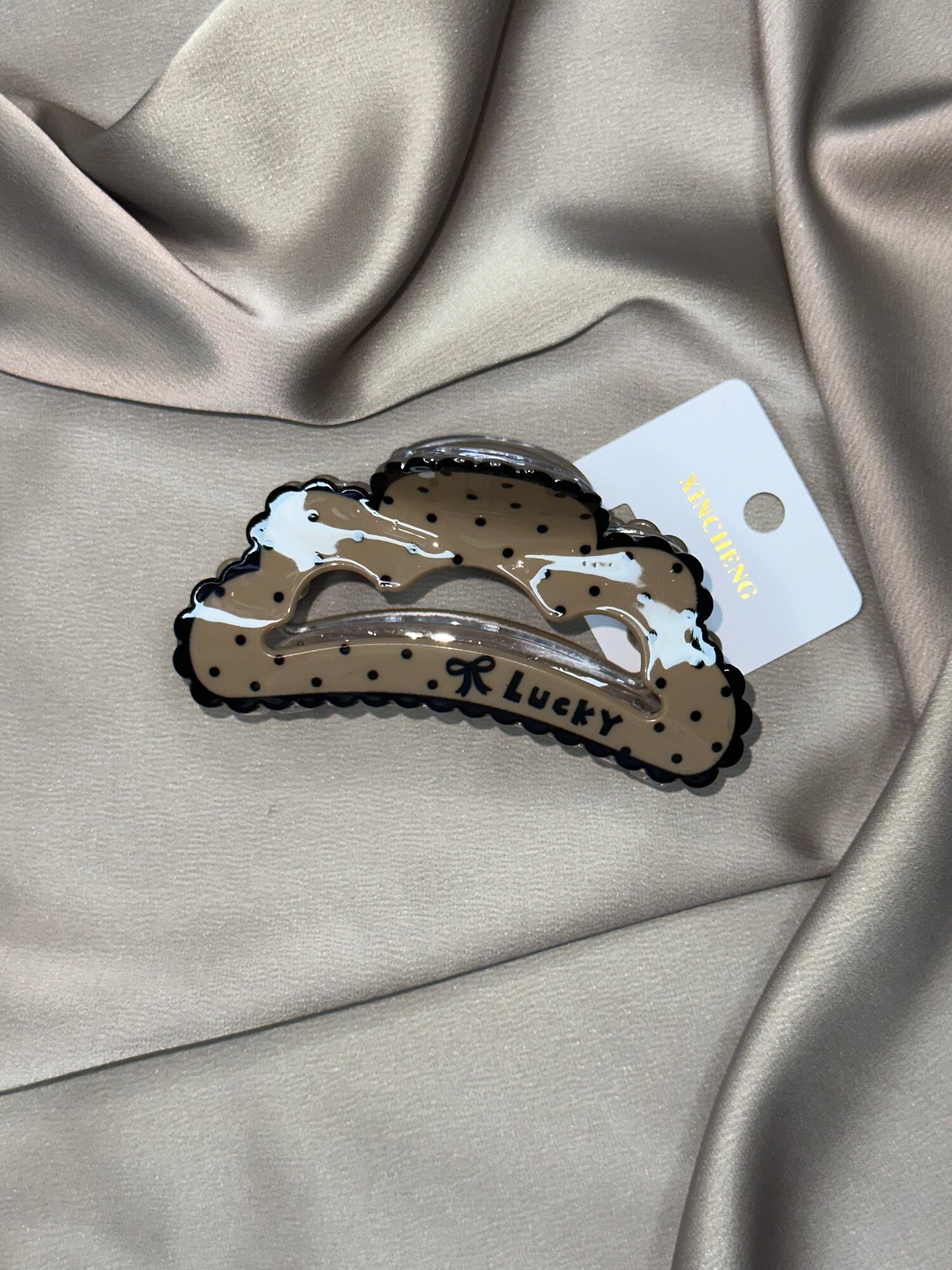 Заколка в корейском стиле от бренда люкки , влагоустойчивая, прочная и держит волосы любой длины, кофейный