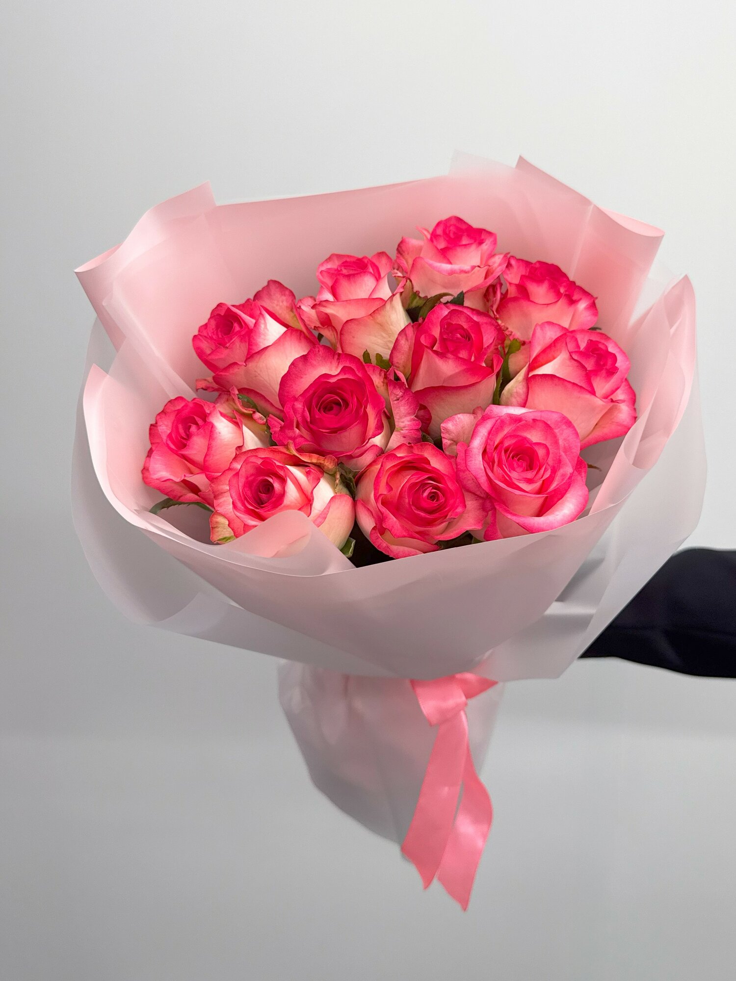 Букет живых цветов бело-розовые розы 11 шт. 50 см. "Джумилия" флау стор