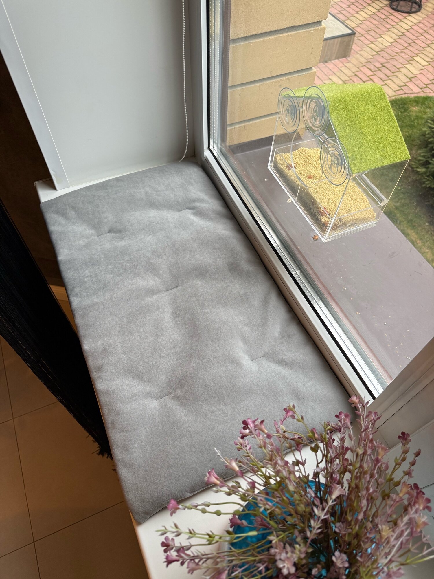 Лежанка для кошек и собак 38*70 на подоконник на пол в переноску. Антискользящая.