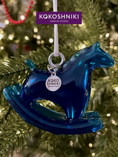 Изображение товара Коллекционная ёлочная игрушка синяя лошадка-качалка