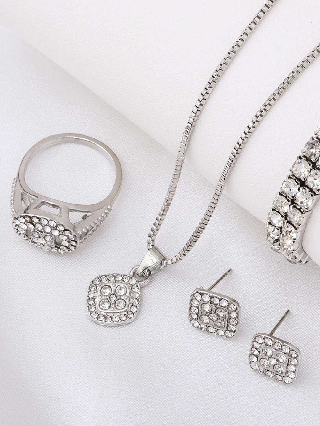 Наручные часы, серебристый, белый — фото 1