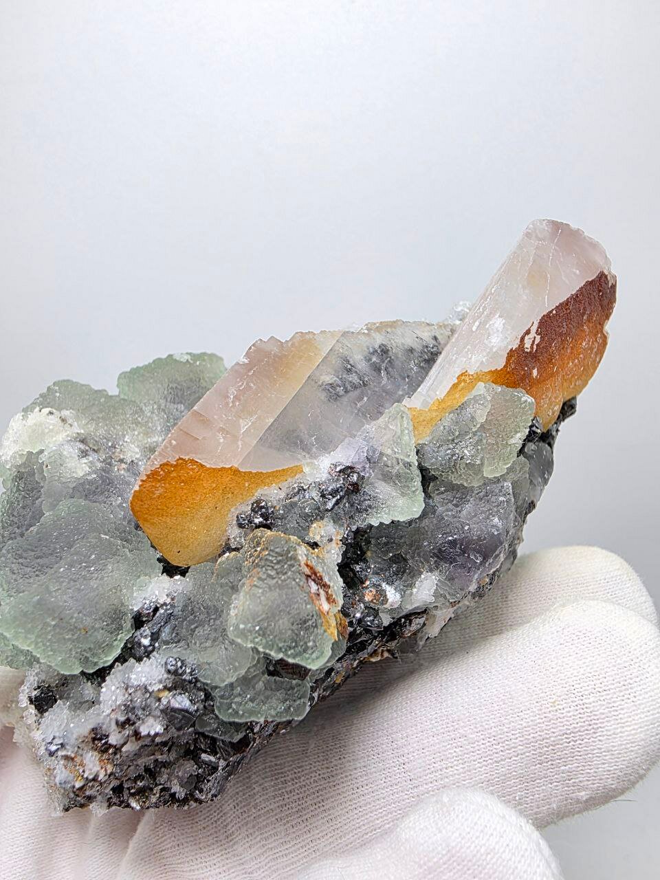 Флюорит с кальцитом и кварцем 102 мм, 461 г. — фото 1