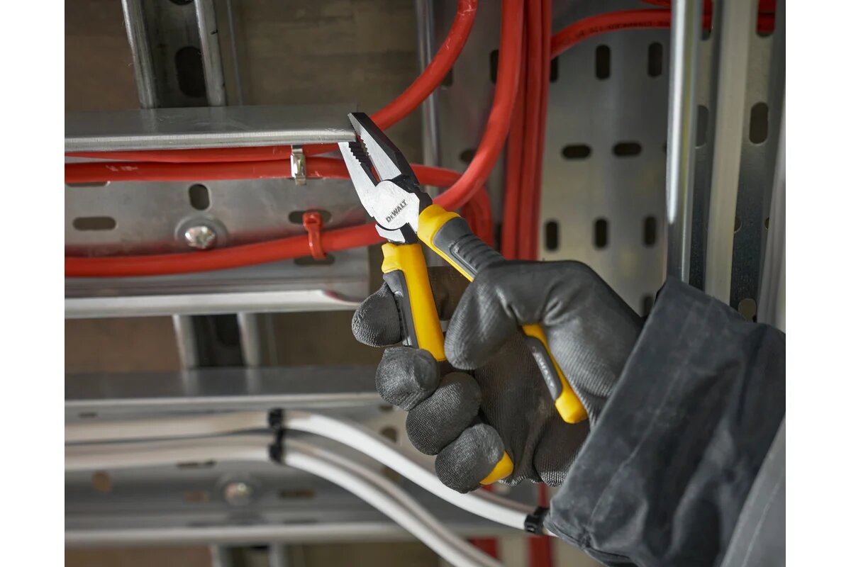 Комбинированные плоскогубцы Dewalt 20 см DWHT82809-0 — фото 1