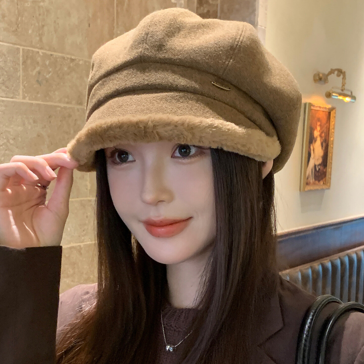 Плюшевая восьмиугольная шапка для женщин, осень и зима 2025, новый стильный утиный берет с маленьким лицом, утолщенный и теплый, модная шляпа художника