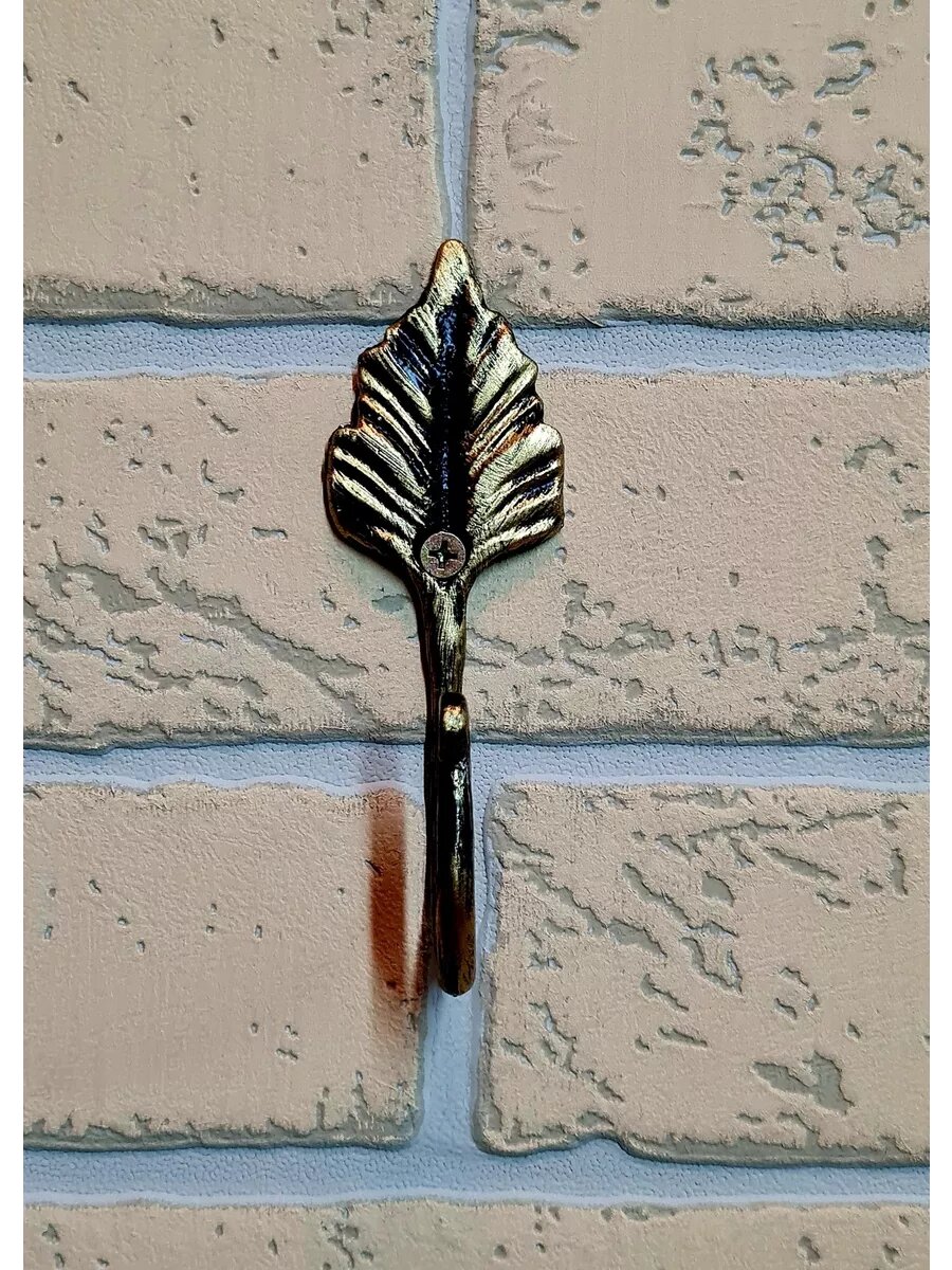 Крючок настенный из кованой стали, ручная работа, цвет черное золото — фото 1