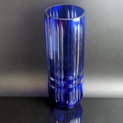 Изящная ваза для цветов синее кобальтовое толстое стекло граненая высокая 29 см винтаж СССР 1970-1990 гг
