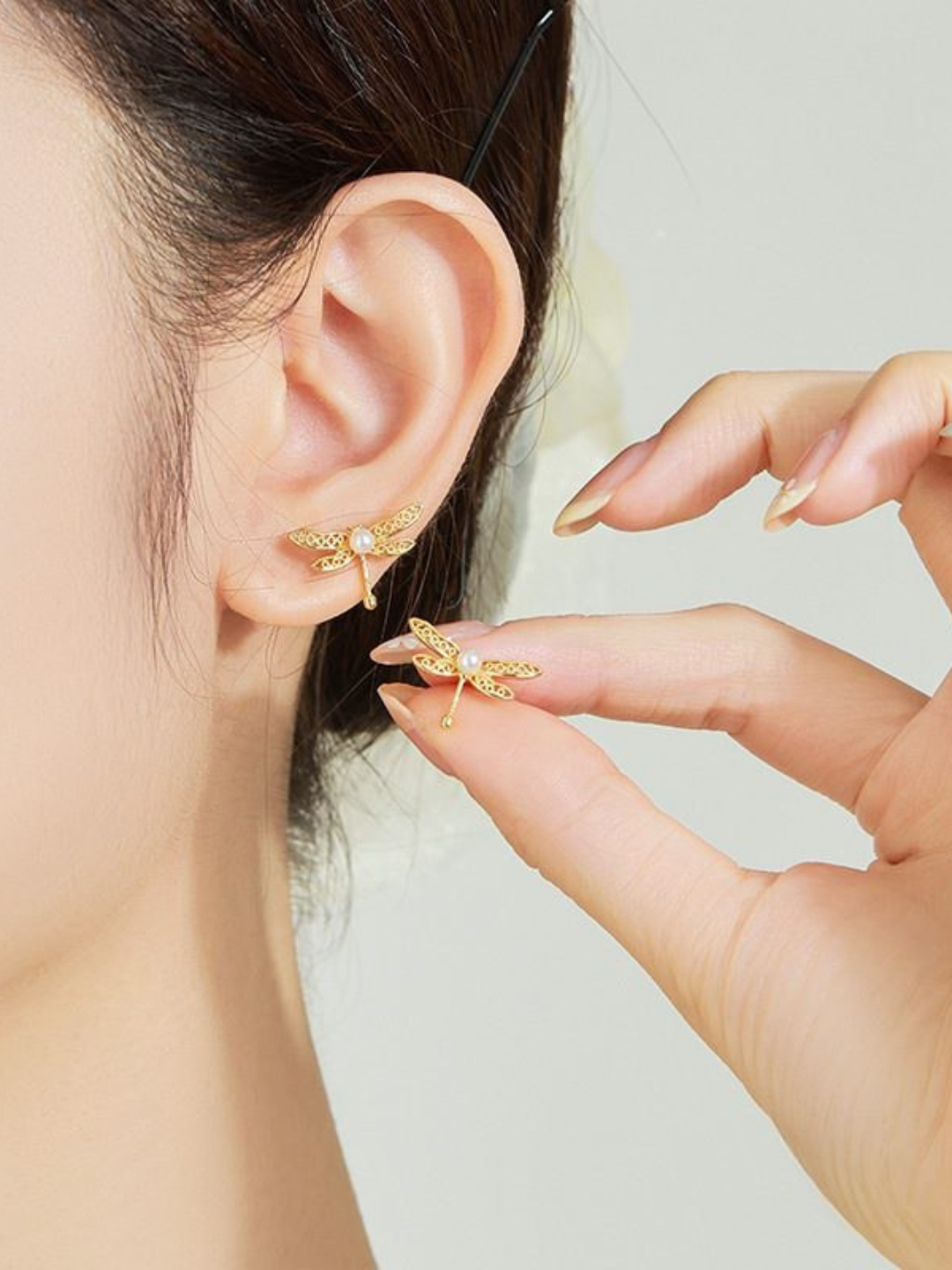 Серьги с подвесками, циркон, размер 10 мм, lime — фото 1