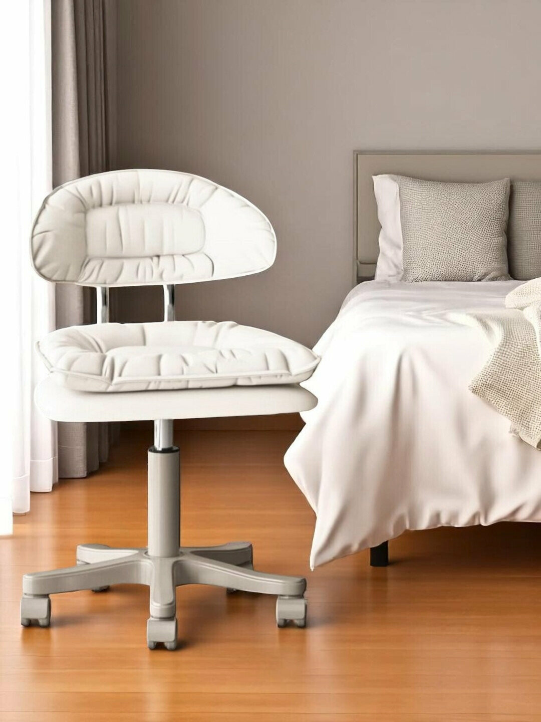 Барный стул с низкой спинкой