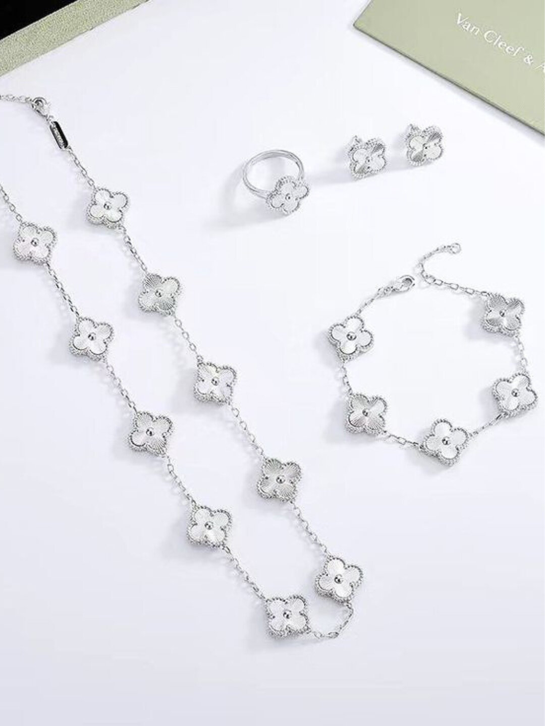 Комплект бижутерии: браслет, цепь, серьги, кольцо, Swarovski Zirconia