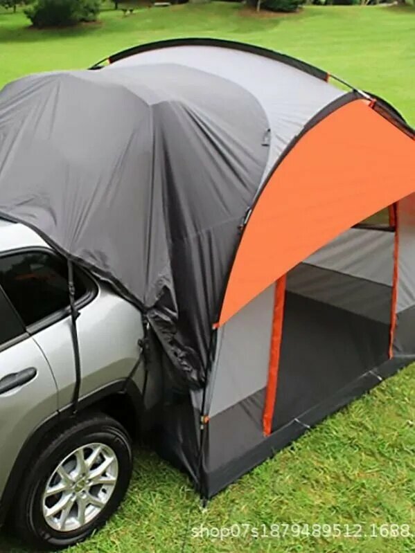 Походная палатка, которую можно установить за внедорожником.
