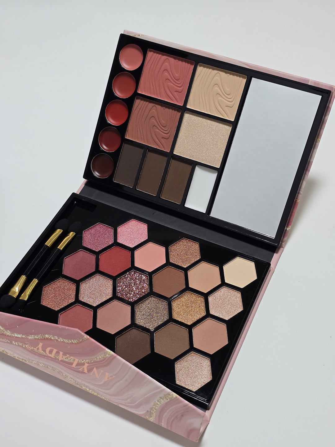 Тени для век в форме книги, с кисточкой, румянa, контринг, помада — фото 1