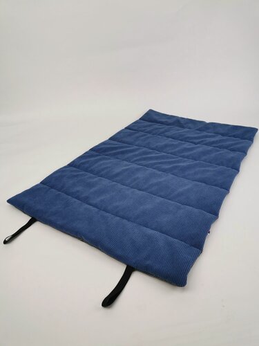 Изображение товара Дорожный коврик для собак складной из прочной мебельной ткани с нескользящим дном.