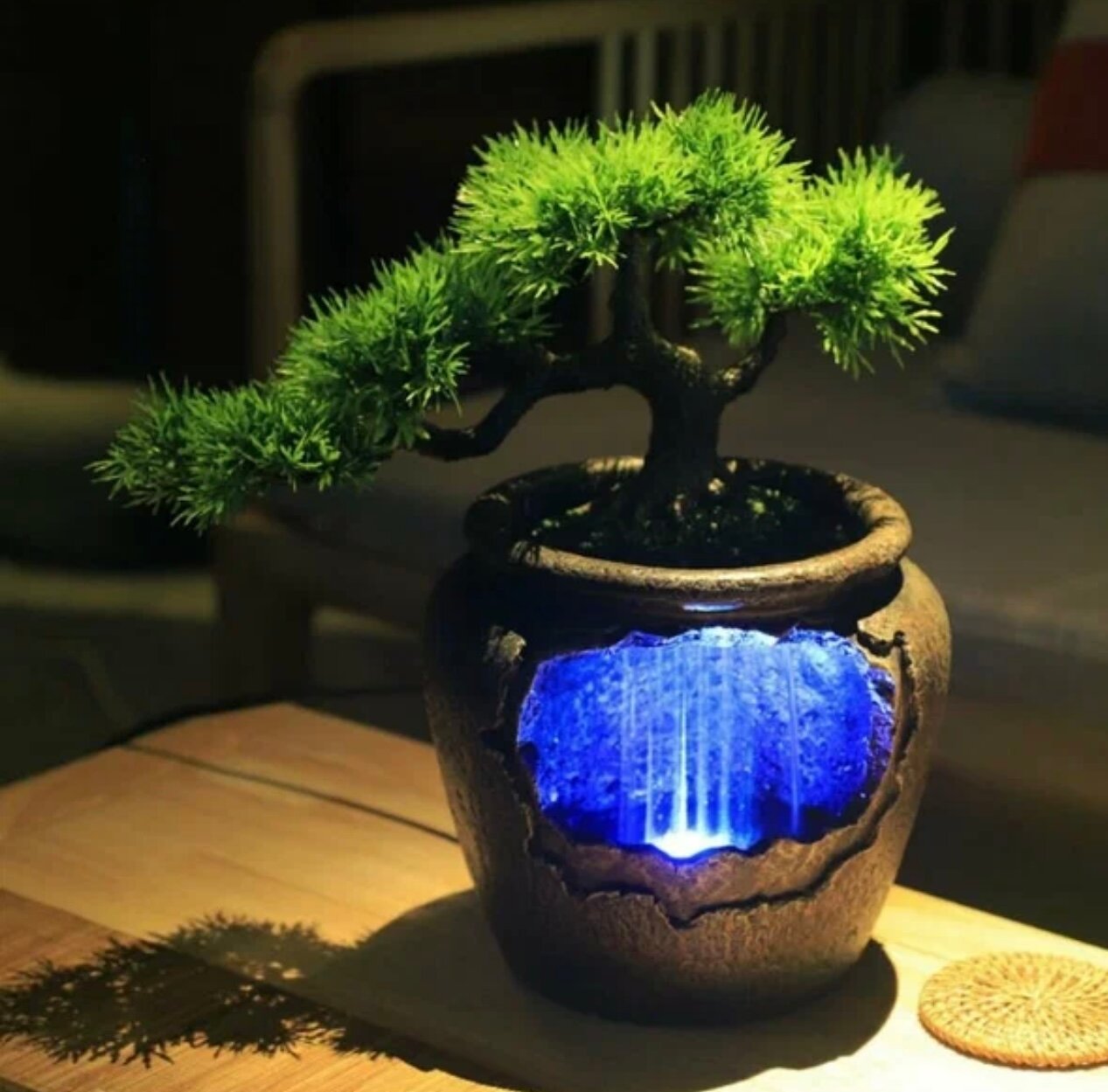 Настольный фонтан-водопад изготовлен из смолы, легкий и прочный