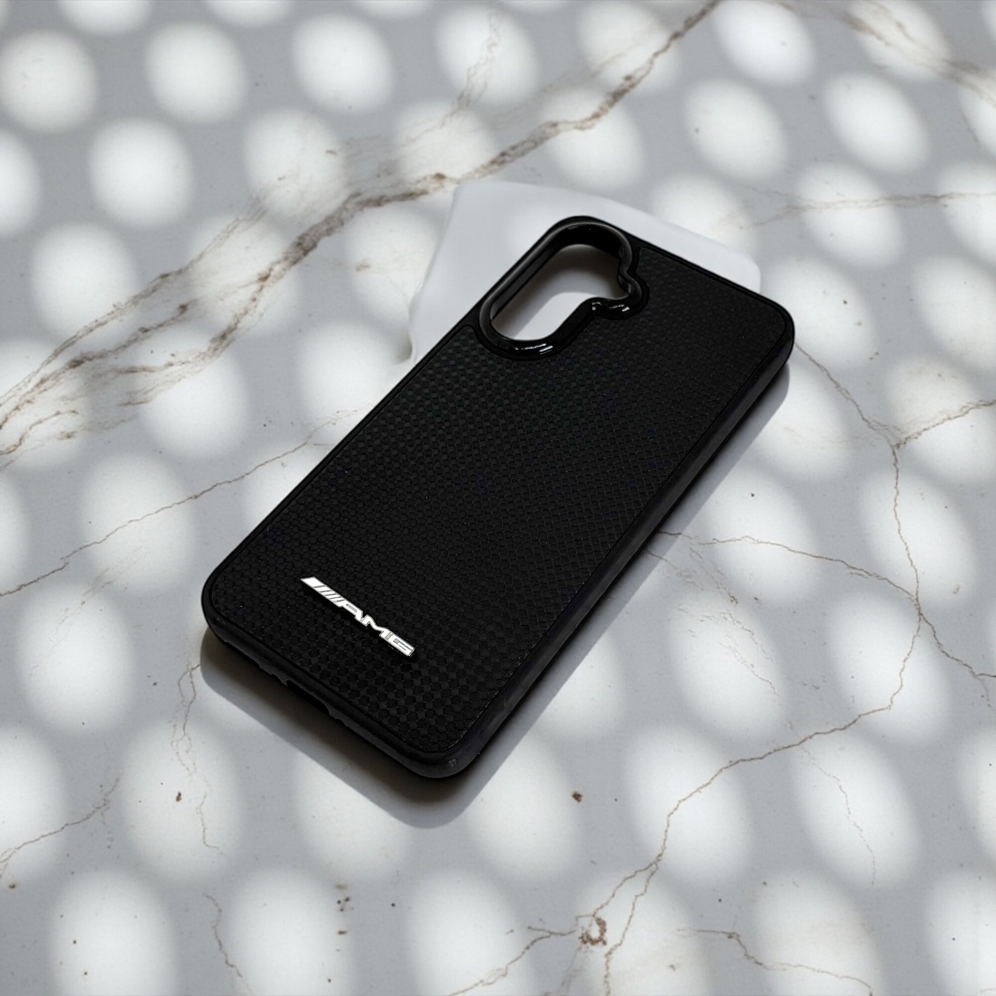 Чехол AMG для Redmi Note 13 Pro Plus , карбоновая текстура, премиум противоударный — фото 1