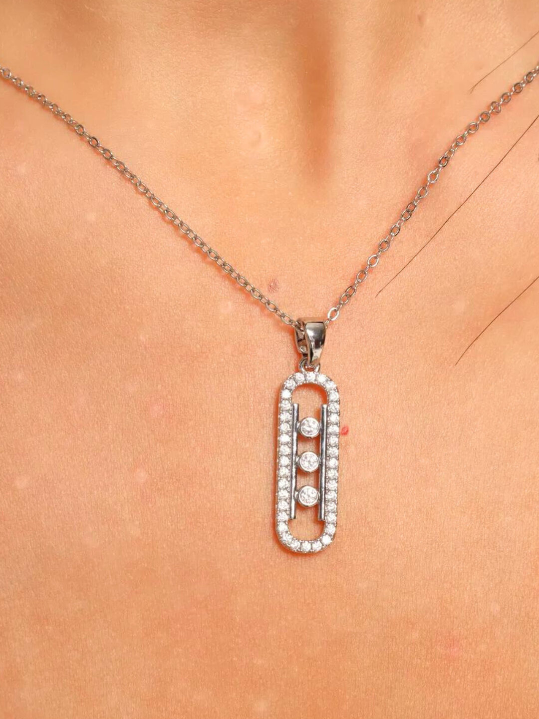 Комплект бижутерии: клипсы, акрил