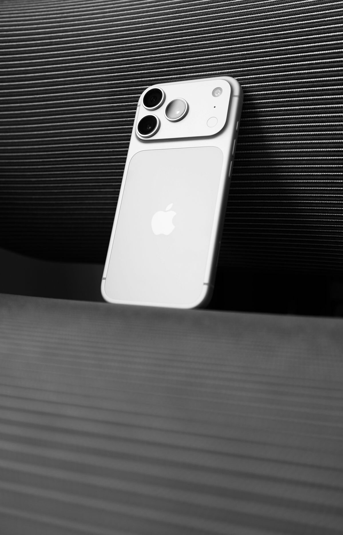 Apple IPhone 17 Pro Max 256 GB WHITE- Super Retina XDR, kamera, 2868 x 1320 piksel, Original — фото 1