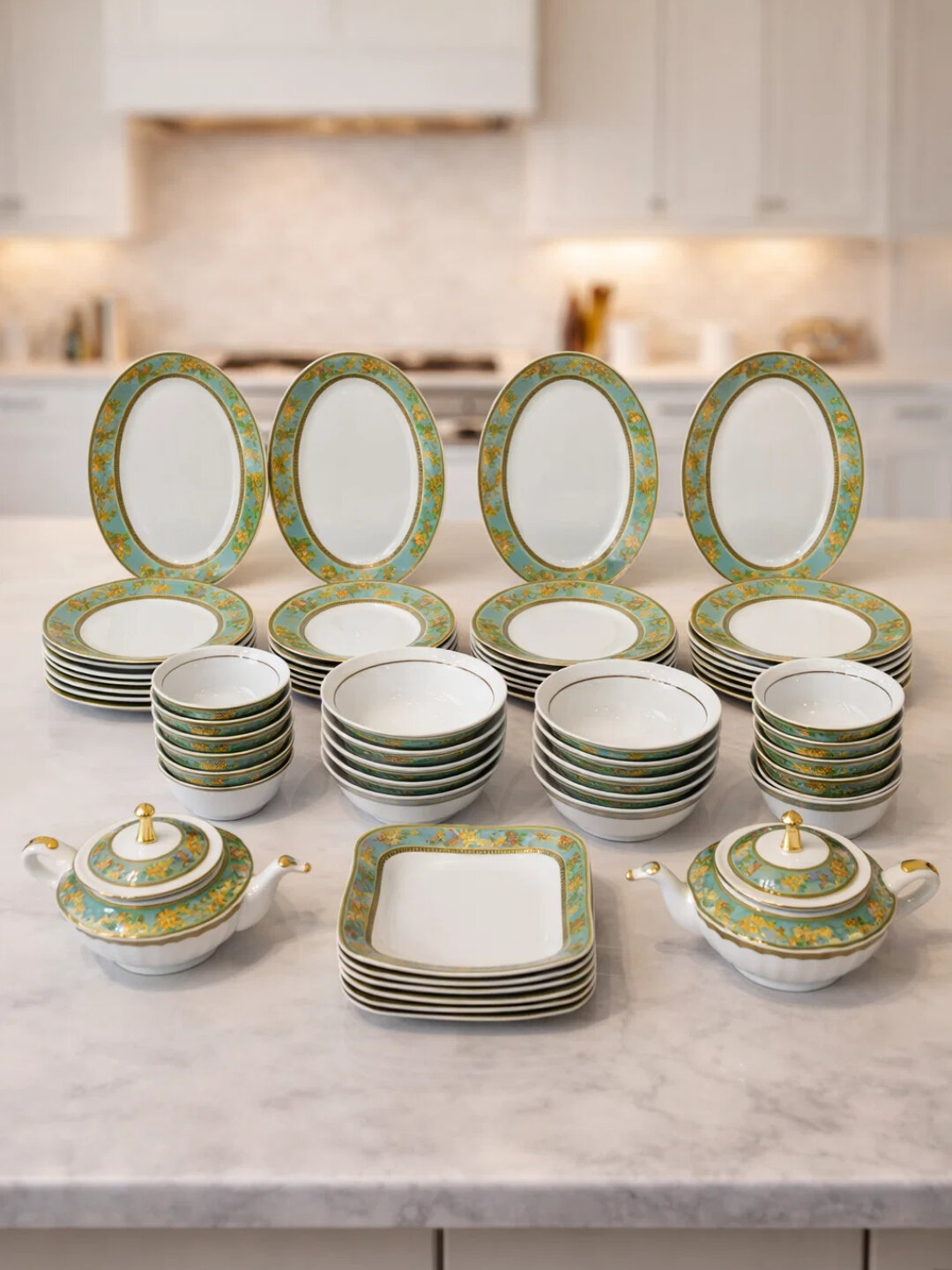 Фарфоровый набор столовой посуды, 60 предметов, на 12 персон