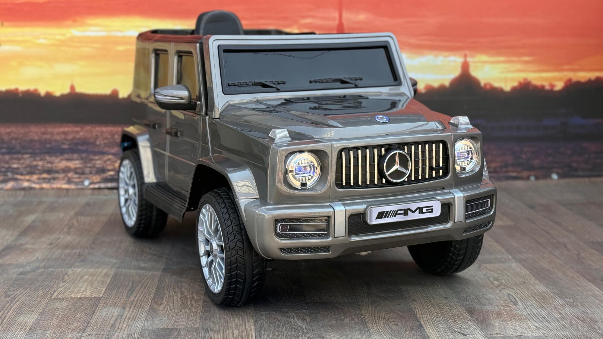 Детский электромобиль "Mercedes-Benz" гелик серебристый полноприводный 4 WD с пультом управления