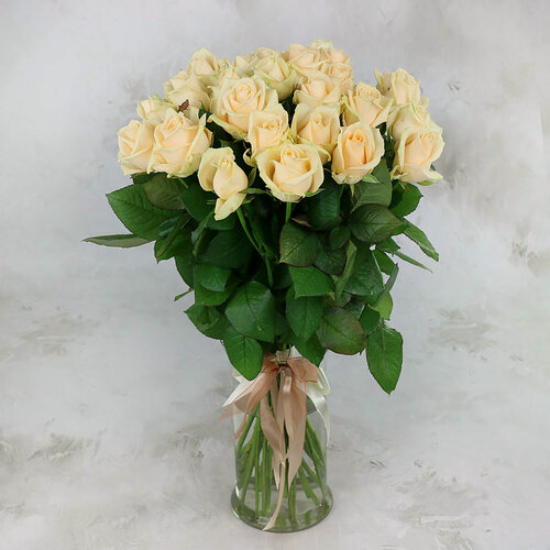 Изображение товара Букет живых цветов из 25 лимонно-кремовых роз 60см Букет маркет