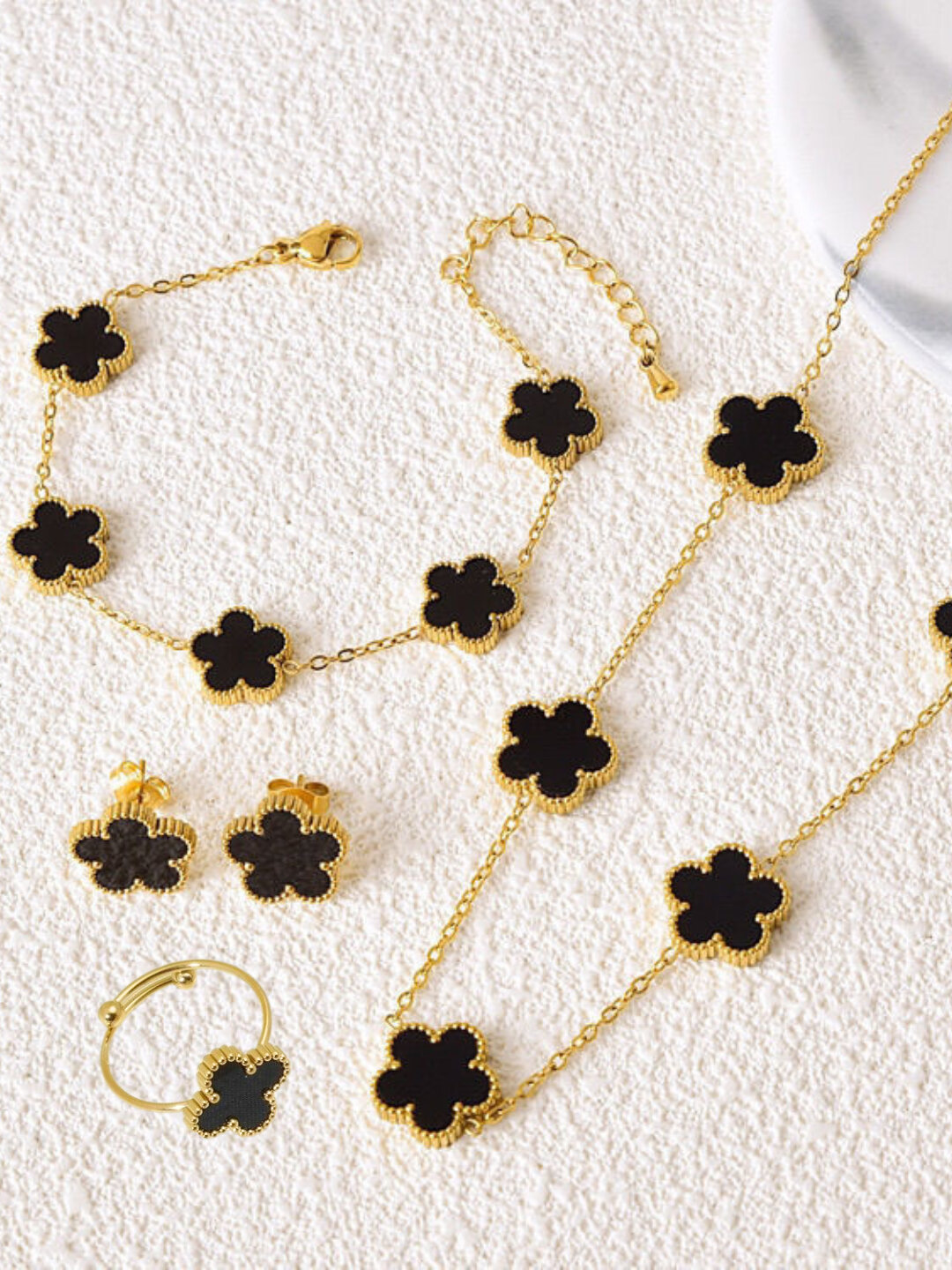 Комплект бижутерии: серьги, кольцо, браслет, колье